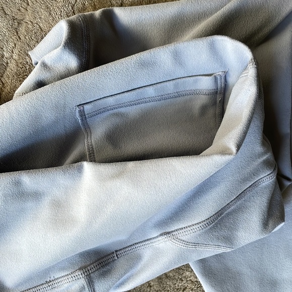 🌼Fabletics Grey Leggings🌼 - Picture 3 of 4
